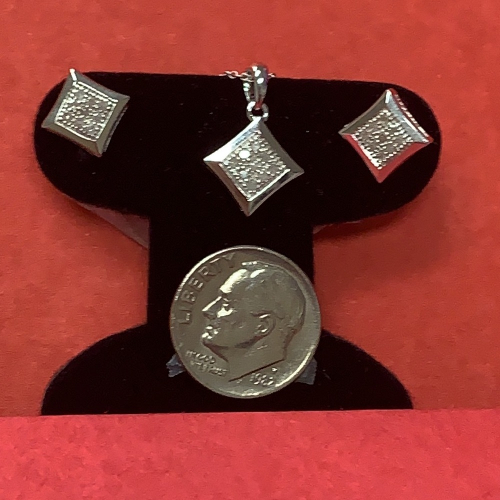 Genuine pave’ diamonds pendant/earrings set